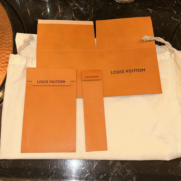 3 piece Louis Vuitton gift bag set and plain white dust bag - Picture 6 of 6